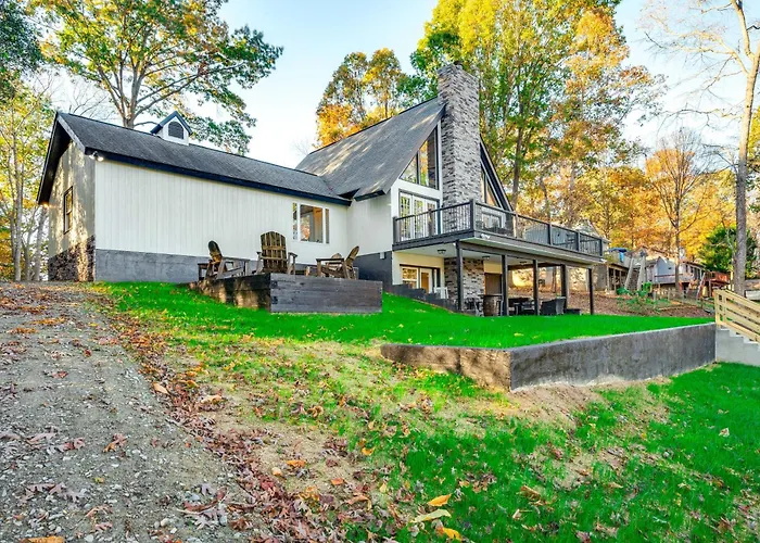 Dock & Hot Tub At High Rock Lake Retreat