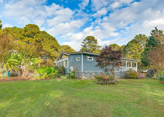 4 Mi To Falls Lake: Dog-Friendly Wake Forest Home