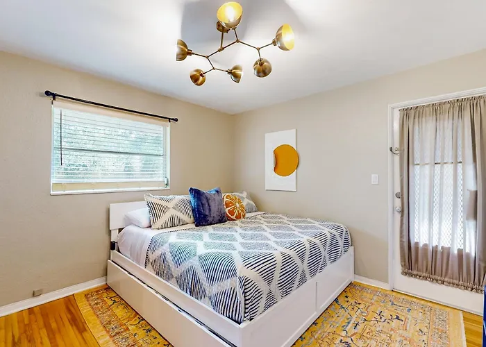 Steps To Dtwn! Dog-Friendly 'Mount Dorable' Haven