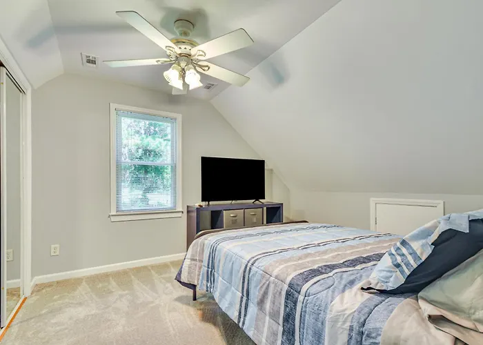 15 Mi To Raleigh: Dog-Friendly Home W/ Fire Pit!