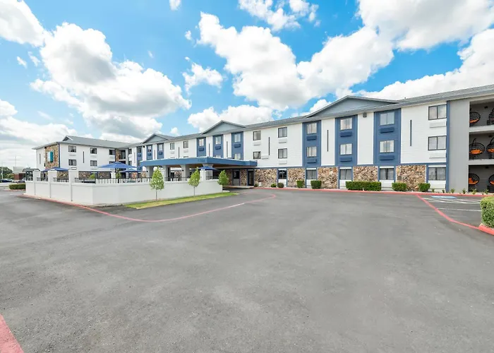 Clarion Pointe