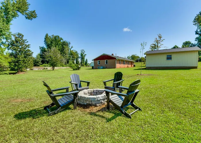 8 Mi To Clemson: Peaceful Family Home W/ Yard