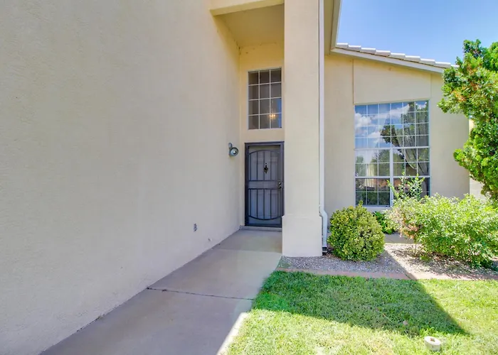 Explore Abq & Rancho Rio: Family Home W/ Patios!