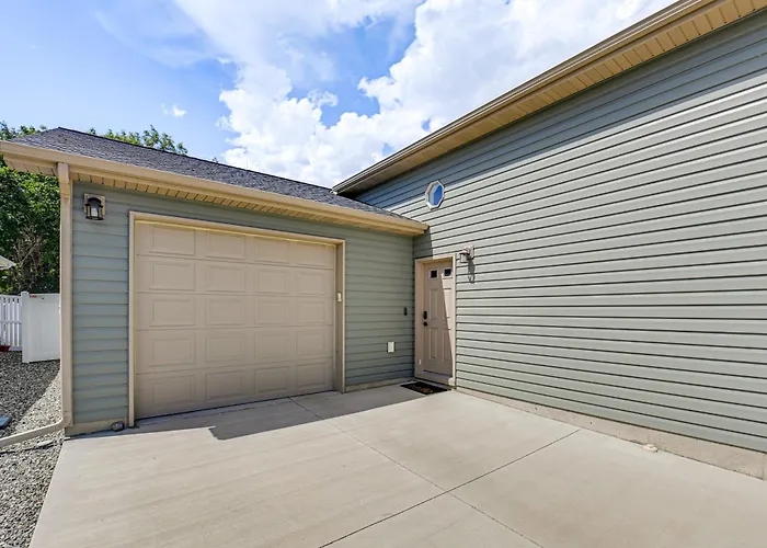 Walk To Downtown: Family-Friendly Cody Home!