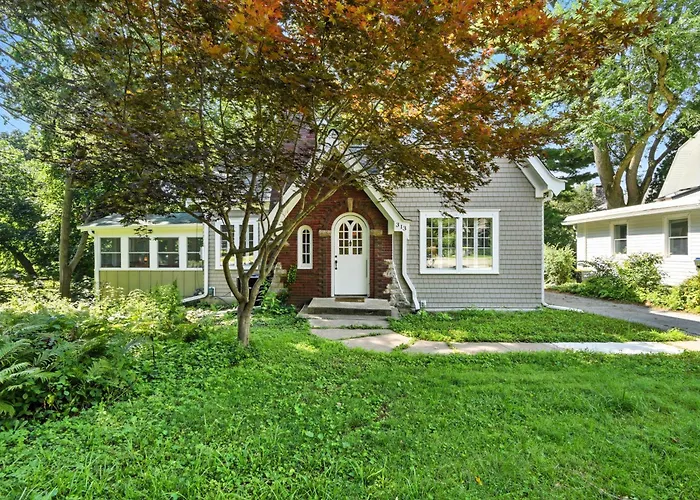 Charming Manville Heights Cottage Retreat Home