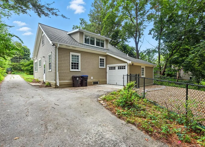 Charming Manville Heights Cottage Retreat Home