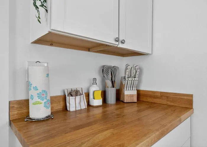 Unit 11 Simple Affordable Studio Minutes From Nas