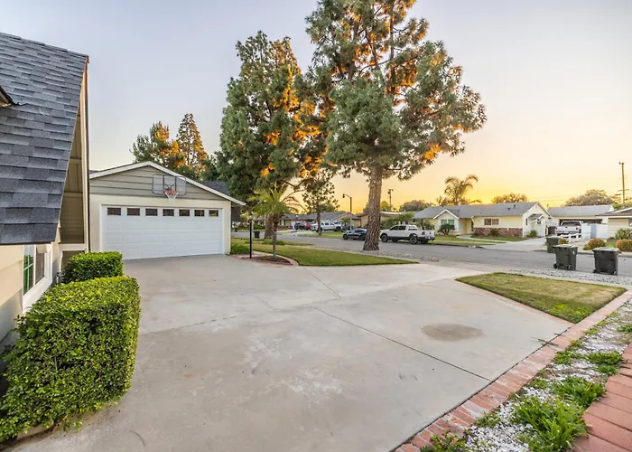#Marbella Lane - Charming 4Br Bungalow For Relaxing Retreat