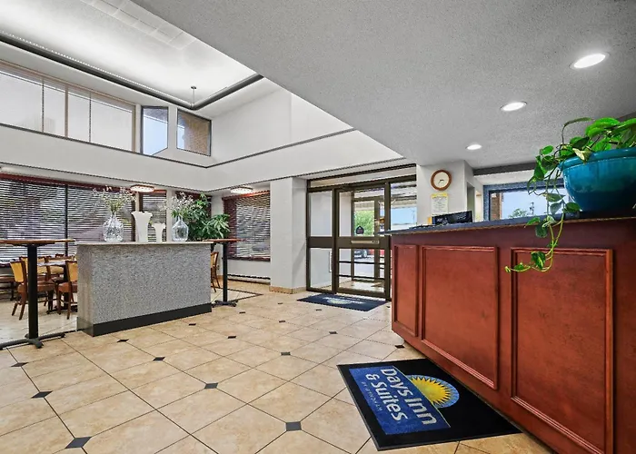 Days Inn By Wyndham Utica