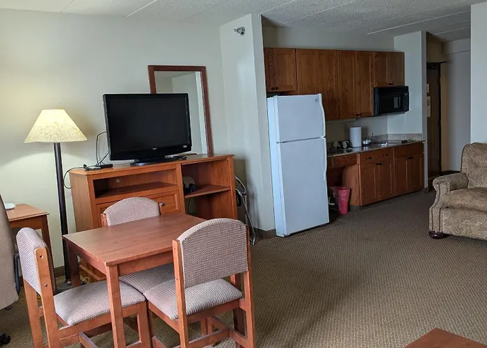 Madelia Hotel & Suites