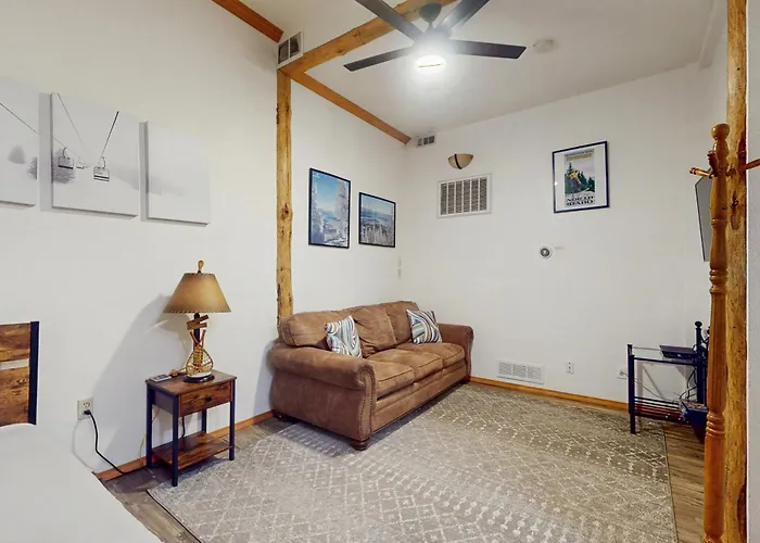Mogul Hill Cabin