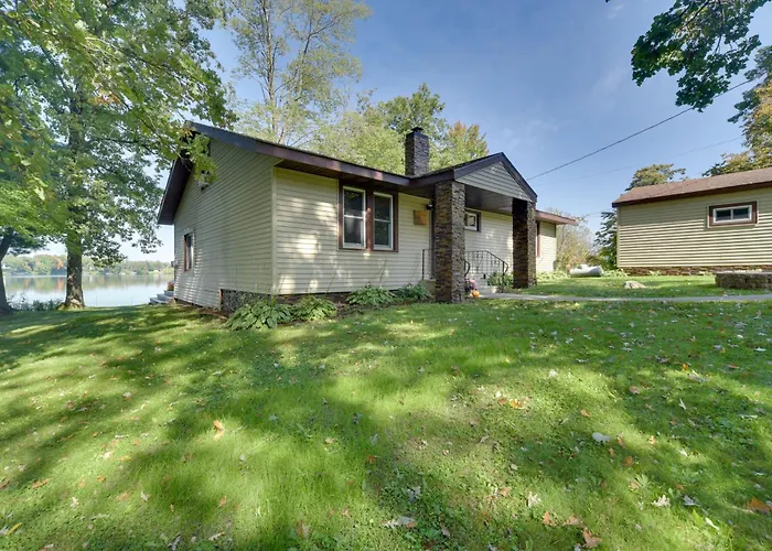 Pet Friendly W/ Private Dock - Steps To Rice Lake