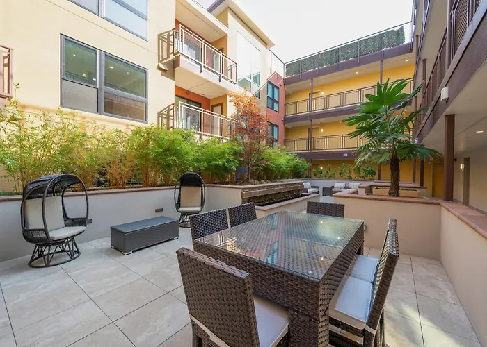 Elevator-King Bed-Walk Downtown-Free Garage Parking-Laundry