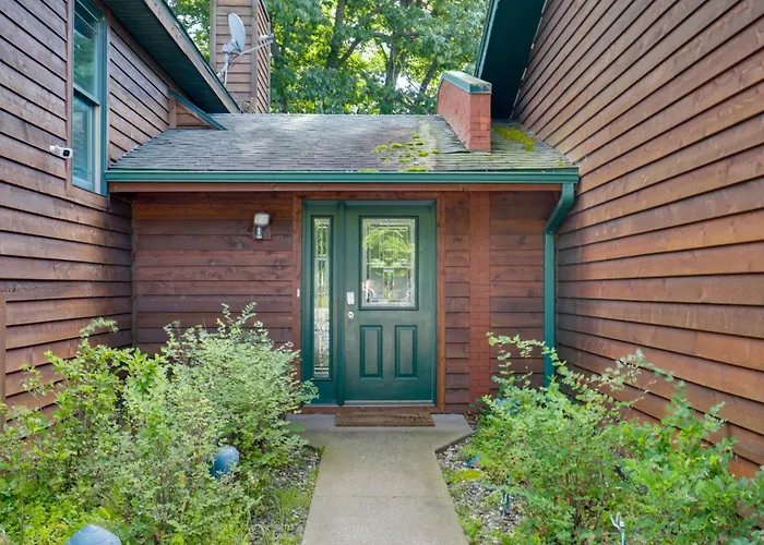 Direct Access To Sno-Eagles Trails! Lakefront Home