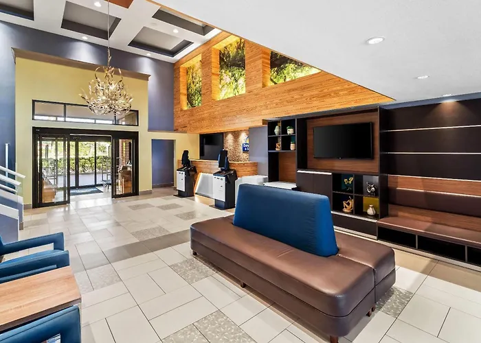 Days Inn & Suites By Wyndham Fort Myers Near Jetblue Park