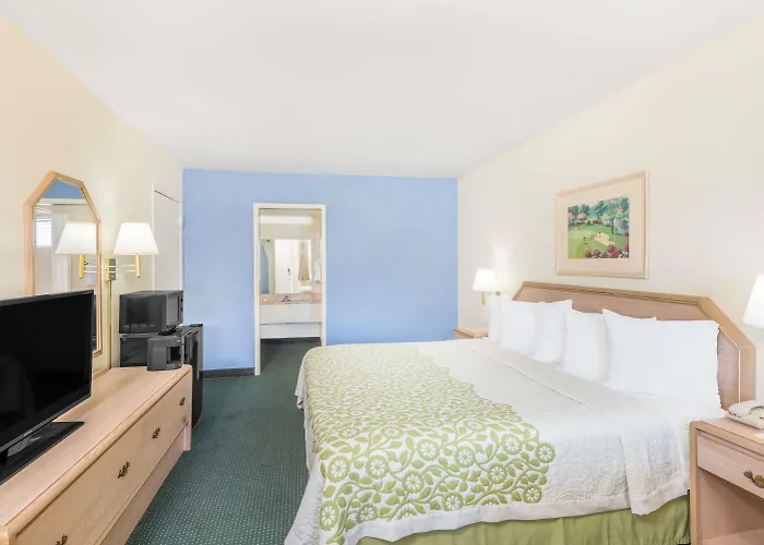 Days Inn By Wyndham Deming