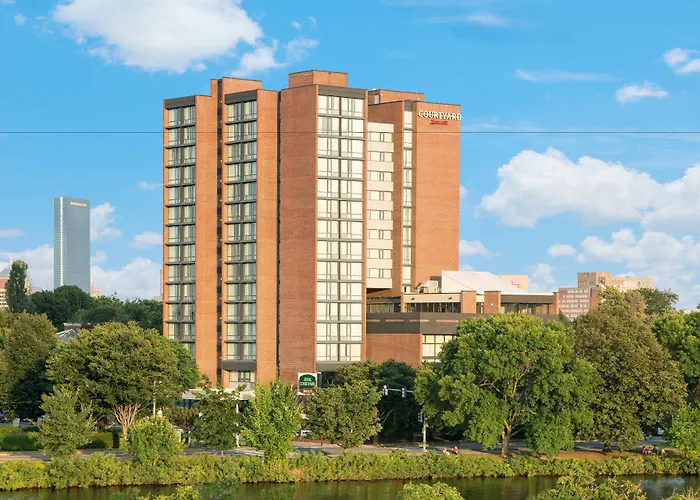 Courtyard By Marriott Boston Cambridge