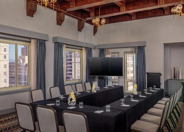Hotel Adagio, Autograph Collection