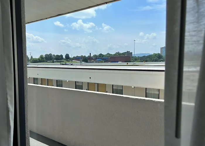 Hotel Bo, A Days Inn By Wyndham Chattanooga Downtown