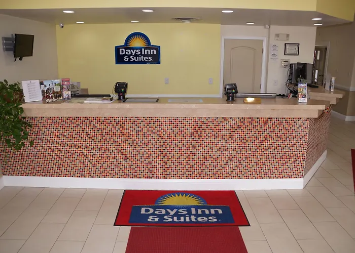 Days Inn & Suites By Wyndham Colonial