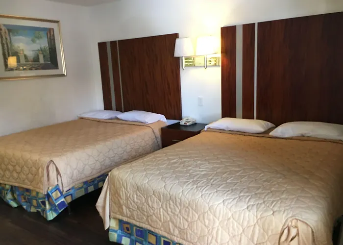 Riverside Inn & Suites