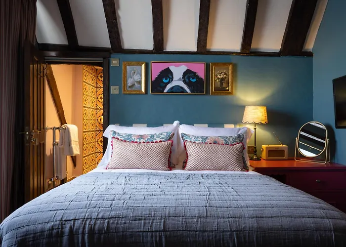 The White Hart - A Heartwood Inn