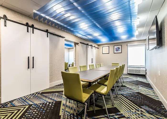 Holiday Inn Express Flint-Campus Area By Ihg