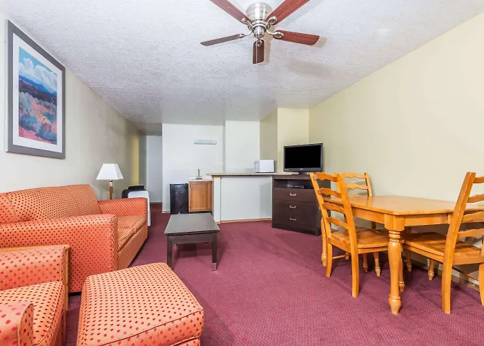 Days Inn By Wyndham Pueblo