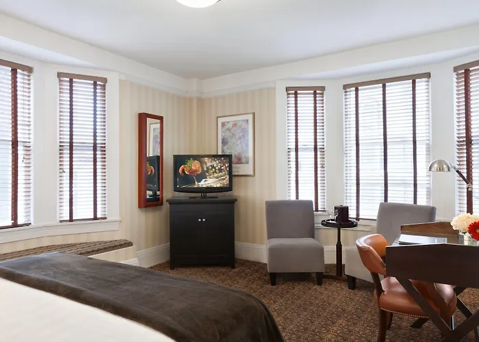 Executive Hotel Vintage Court