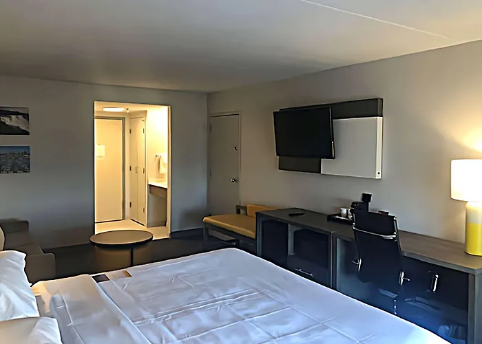 Comfort Inn&Suites Buffalo Airport