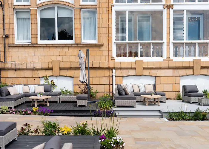 The Queens Hotel