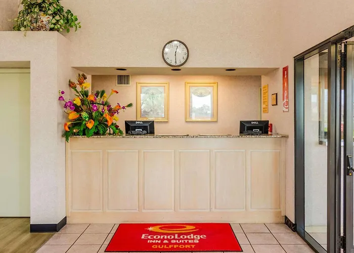 Econo Lodge Inn & Suites Gulfport Airport