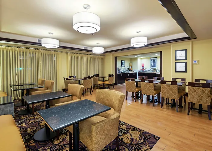 Hampton Inn I-10 & College Drive
