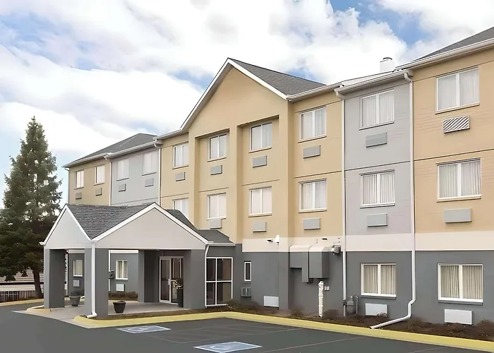 Dubuque Inn And Suites