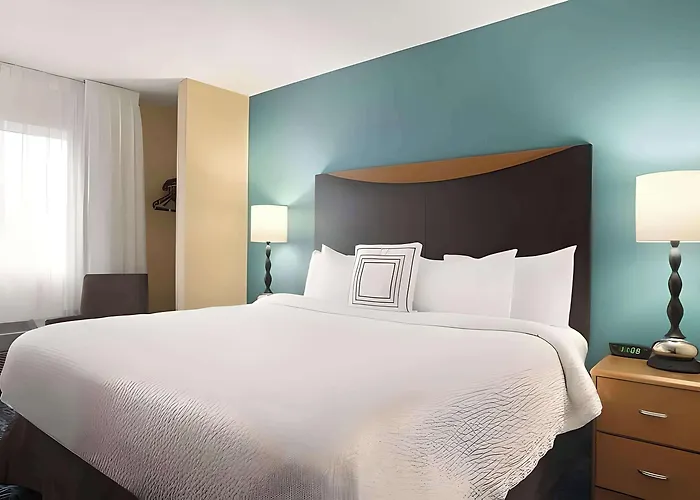 Dubuque Inn And Suites