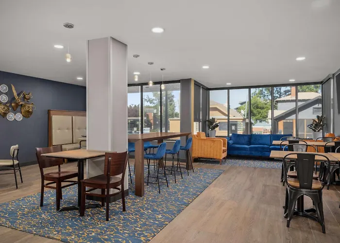 Hotel Westport Kansas City, Tapestry Collection By Hilton