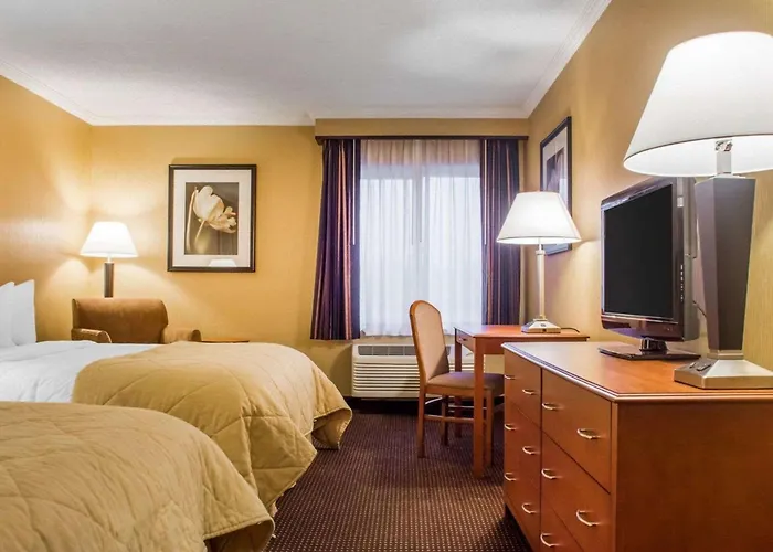 Clarion Hotel & Suites Riverfront
