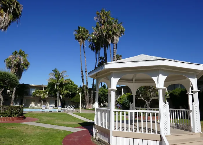 Golden Sails Hotel