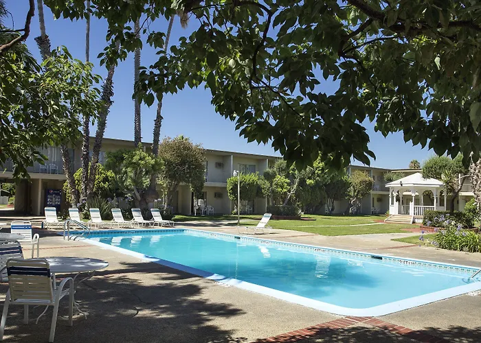 Golden Sails Hotel