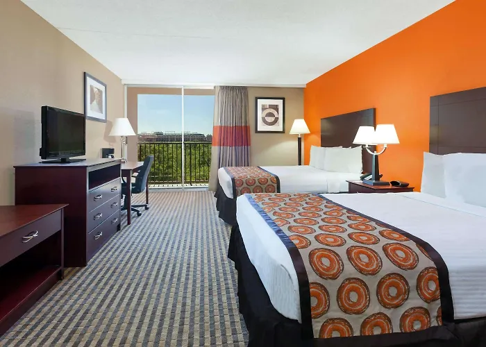 Howard Johnson By Wyndham Arlington Ballpark / Six Flags