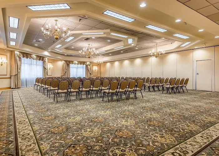The Lux Hotel & Conference Center, An Ascend Collection Hotel