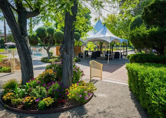 Los Gatos Lodge