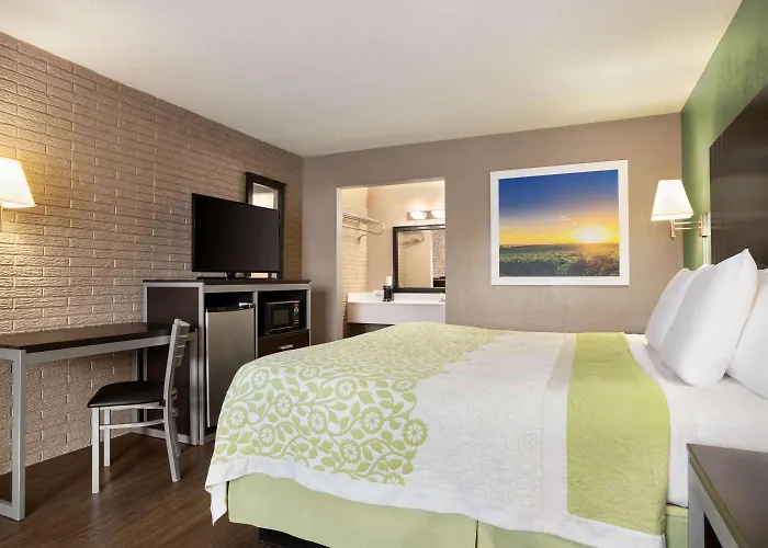 Days Inn By Wyndham Hardeeville/ I-95 State Line