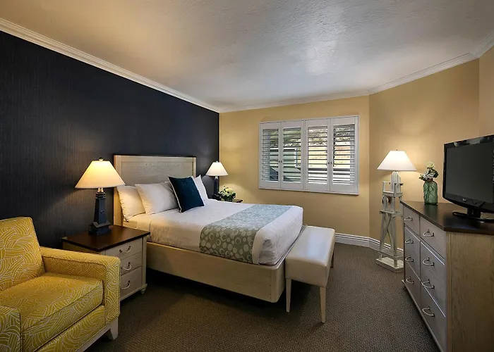 Pismo Lighthouse Suites