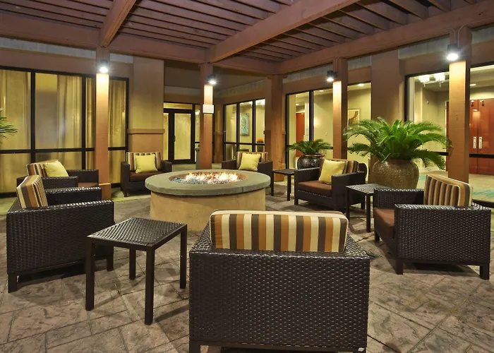 Courtyard By Marriott Gulfport Beachfront