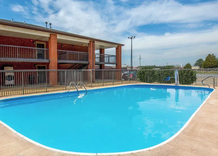 Days Inn By Wyndham Childersburg