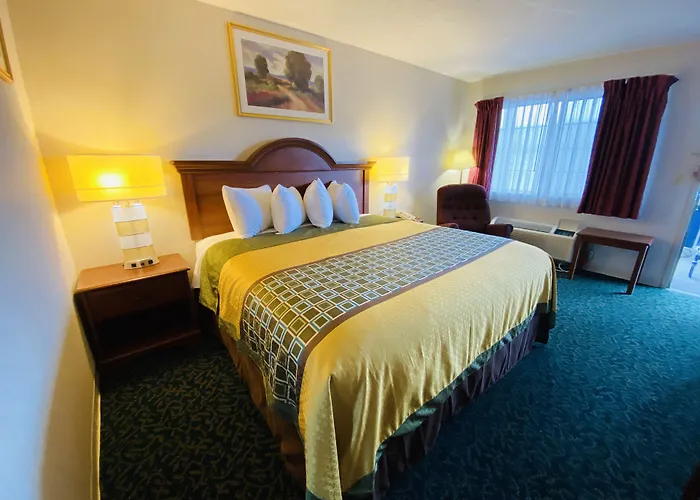 Harrisonville Inn & Suites