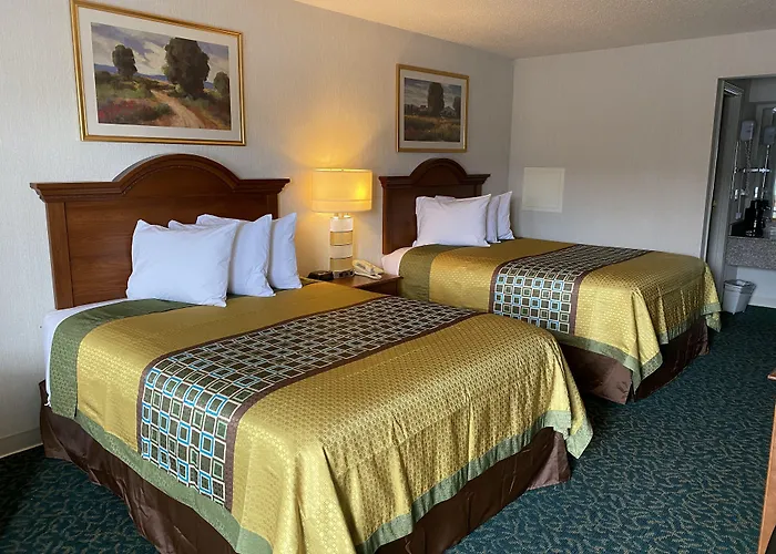 Harrisonville Inn & Suites
