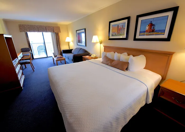 Days Inn By Wyndham Mackinaw City - Lakeview