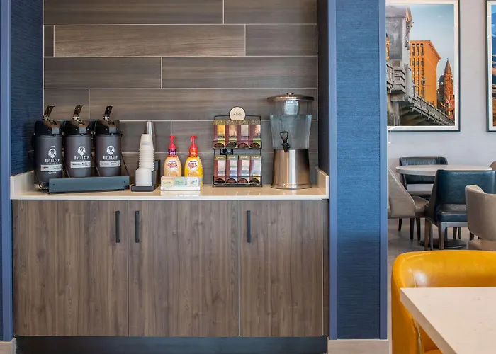 La Quinta Inn & Suites By Wyndham Spokane Downtown